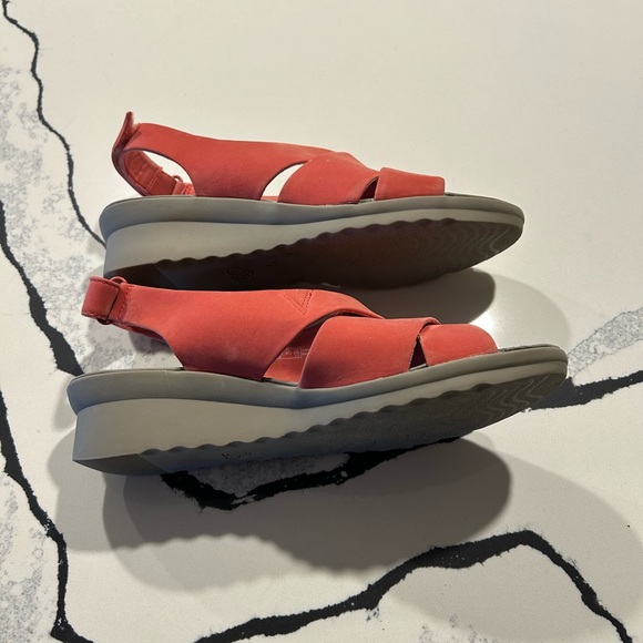 Beautiful dusty pink wedge Cloudsteppers by Clark - Picture 5 of 10